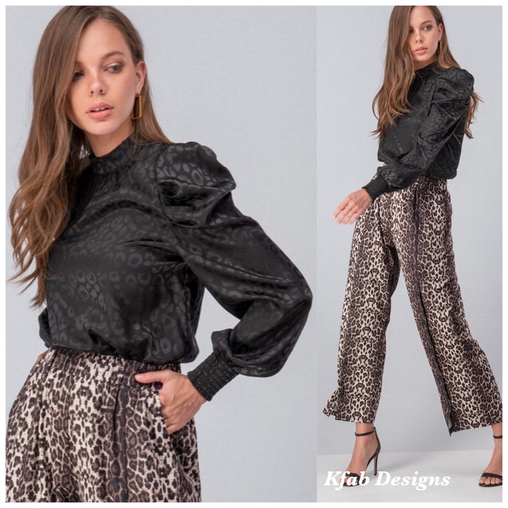 🥰LAST! Leopard Print Mock Neck Puff Sleeve Blouse - Picture 6 of 8